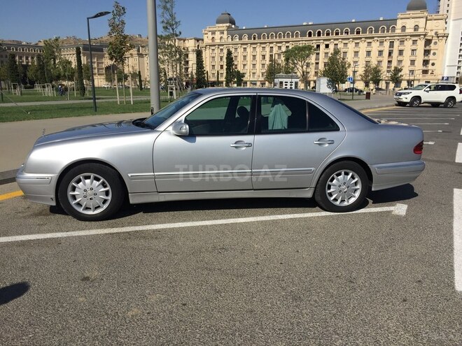 Mercedes E 220 2000, 261,000 km - 2.2 l - Bakı