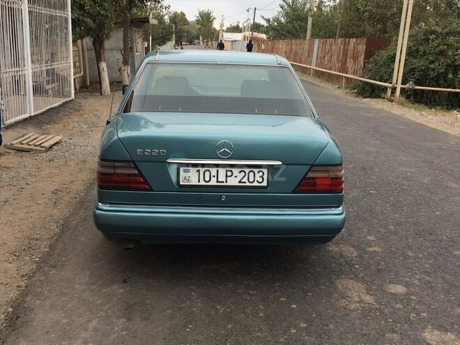 Mercedes E 220 1995, 496,667 km - 0.2 л - Bakı