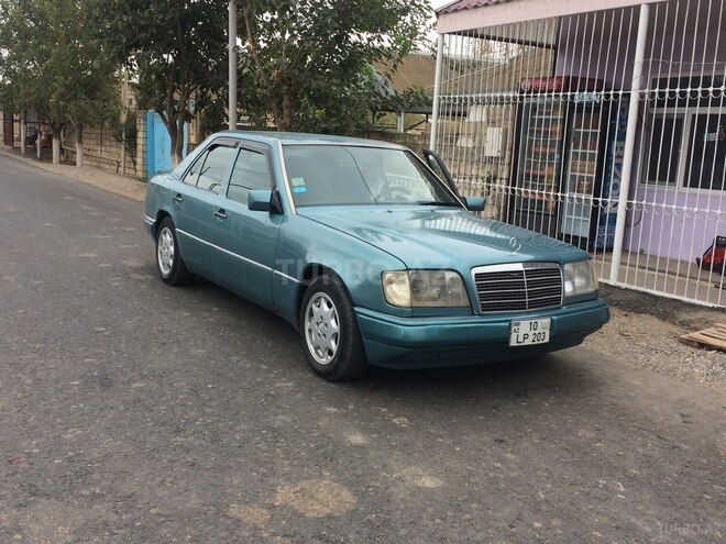 Mercedes E 220 1995, 496,667 km - 0.2 л - Bakı