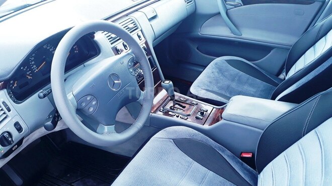 Mercedes E 240 1999, 257,080 km - 2.4 l - Bakı