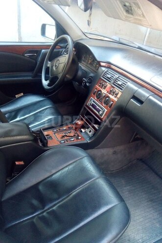 Mercedes E 220 1998, 300,000 km - 2.2 l - Şirvan