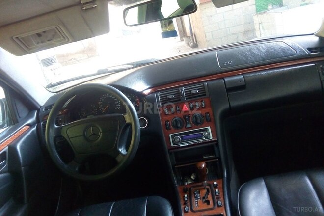 Mercedes E 220 1998, 300,000 km - 2.2 l - Şirvan