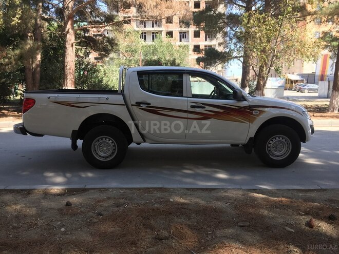 Mitsubishi L200 2011, 278,046 km - 2.5 l - Sumqayıt