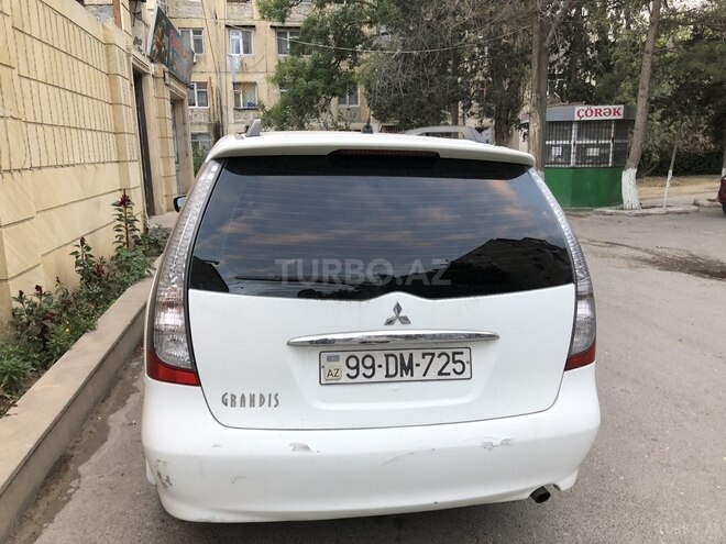 Mitsubishi Grandis 2007, 93,000 km - 2.4 л - Bakı