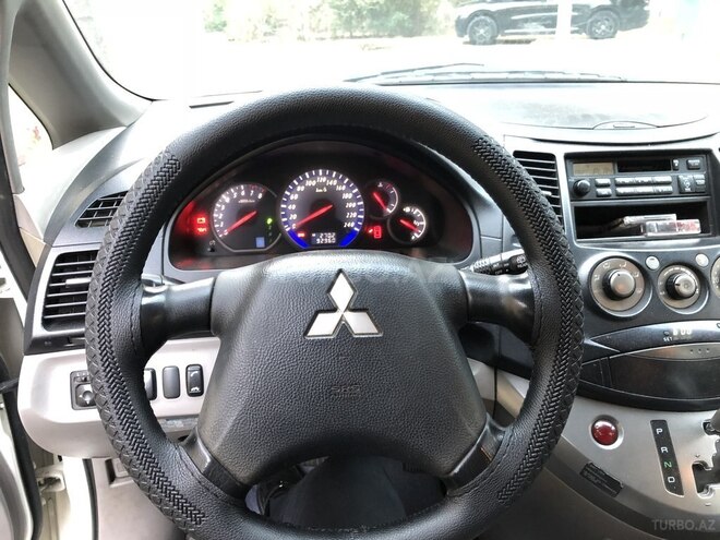 Mitsubishi Grandis 2007, 93,000 km - 2.4 л - Bakı