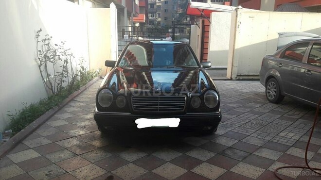 Mercedes E 230 1998, 297,000 km - 2.4 л - Bakı