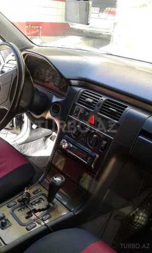 Mercedes E 230 1998, 297,000 km - 2.4 л - Bakı