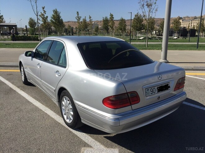 Mercedes E 220 2000, 261,000 km - 2.2 l - Bakı