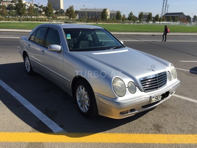 Mercedes E 220 2000, 261,000 km - 2.2 l - Bakı