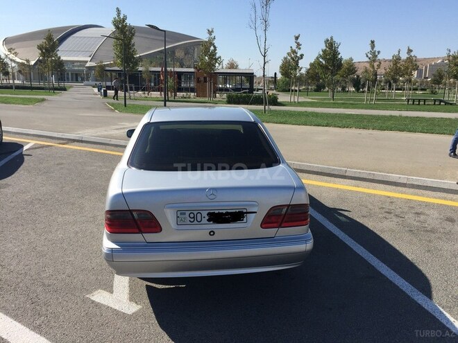 Mercedes E 220 2000, 261,000 km - 2.2 l - Bakı