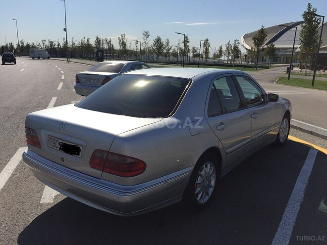 Mercedes E 220 2000, 261,000 km - 2.2 l - Bakı