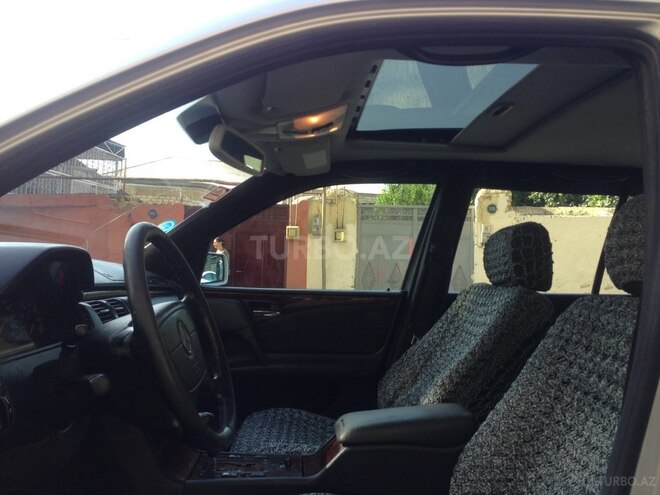 Mercedes E 240 1999, 312,090 km - 2.4 l - Gəncə