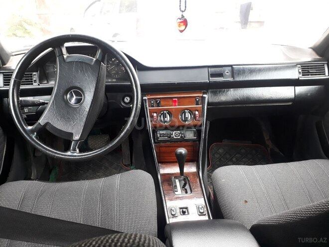 Mercedes E 200 1987, 329,539 km - 2.0 l - Bakı