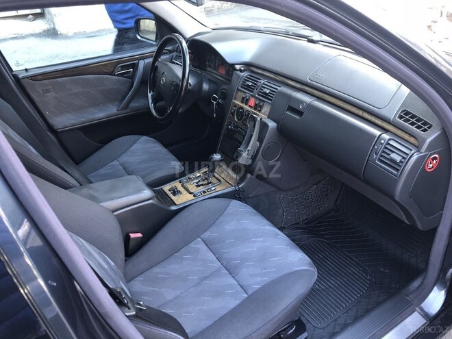 Mercedes E 240 2000, 265,700 km - 2.4 l - Sumqayıt