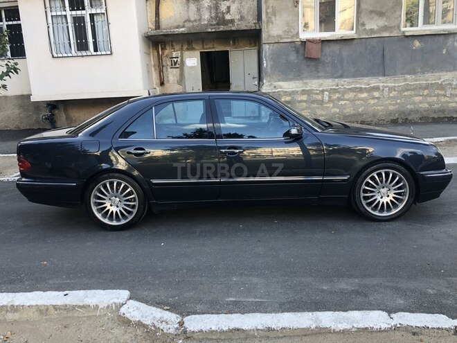 Mercedes E 240 2000, 265,700 km - 2.4 l - Sumqayıt