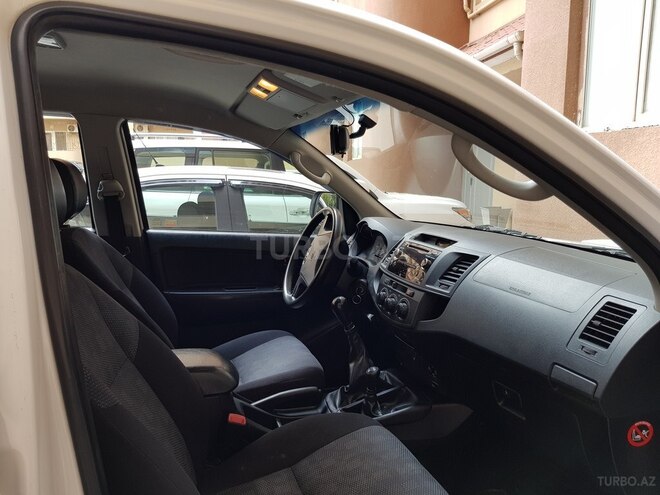 Toyota Hilux 2013, 130,000 km - 2.5 l - Bakı