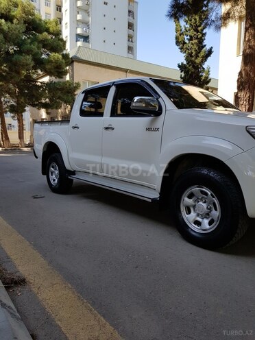 Toyota Hilux 2013, 130,000 km - 2.5 l - Bakı