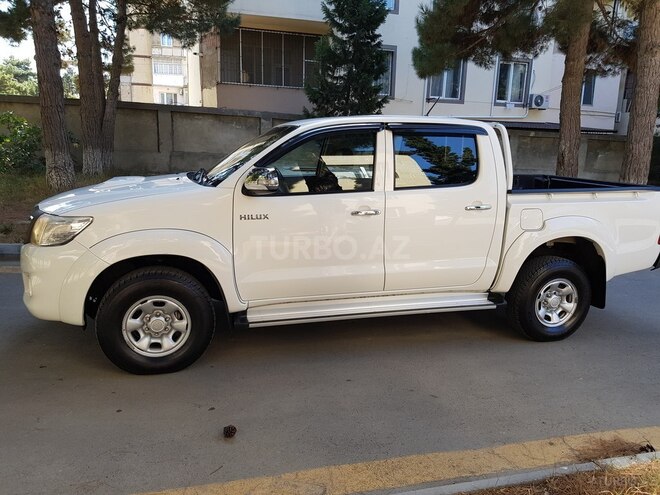 Toyota Hilux 2013, 130,000 km - 2.5 l - Bakı