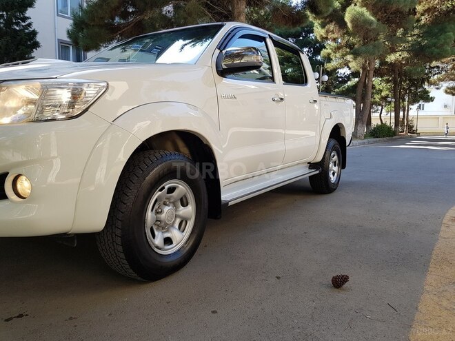Toyota Hilux 2013, 130,000 km - 2.5 l - Bakı