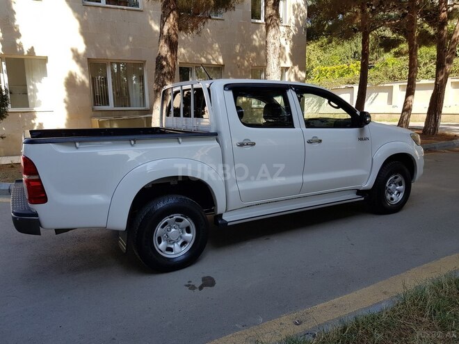 Toyota Hilux 2013, 130,000 km - 2.5 l - Bakı