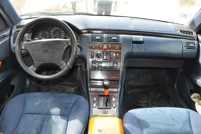 Mercedes E 230 1995, 240,000 km - 2.3 л - Bakı
