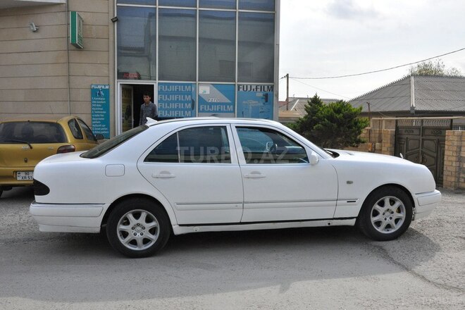 Mercedes E 230 1995, 240,000 km - 2.3 л - Bakı