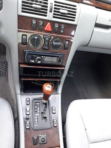 Mercedes E 240 1997, 121,340 km - 2.4 l - Sumqayıt