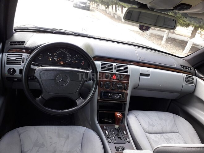Mercedes E 240 1997, 121,340 km - 2.4 l - Sumqayıt
