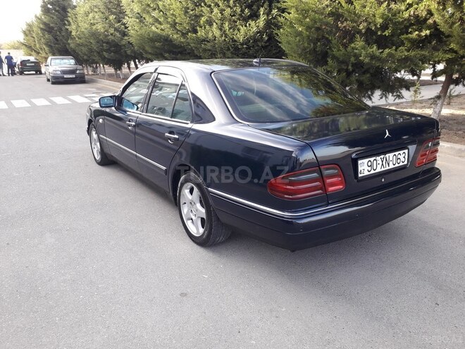 Mercedes E 240 1997, 121,340 km - 2.4 l - Sumqayıt