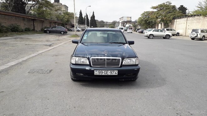 Mercedes C 220 2000, 321,200 km - 2.2 l - Bakı