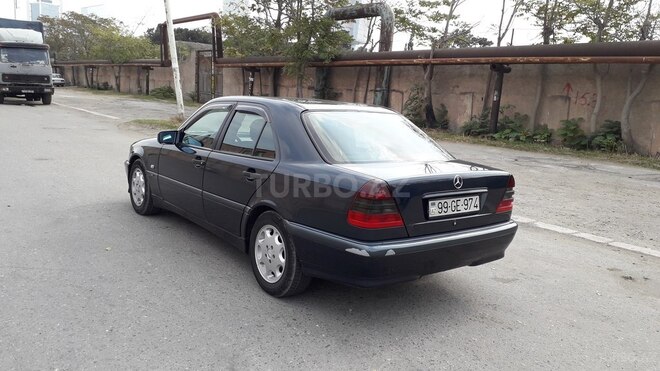 Mercedes C 220 2000, 321,200 km - 2.2 l - Bakı