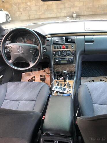 Mercedes E 220 2000, 325,000 km - 2.2 l - Bakı