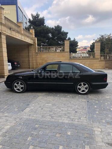Mercedes E 220 2000, 325,000 km - 2.2 l - Bakı