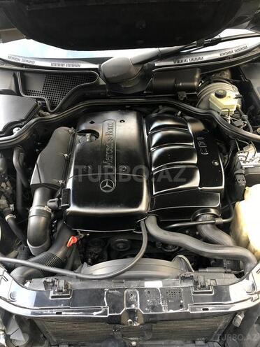 Mercedes E 220 2000, 325,000 km - 2.2 l - Bakı