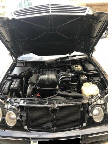 Mercedes E 220 2000, 325,000 km - 2.2 l - Bakı