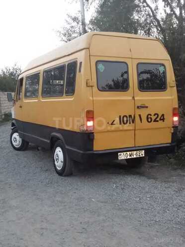 Mercedes 208 D 2002, 3,345,896 km - 1.9 l - Tovuz