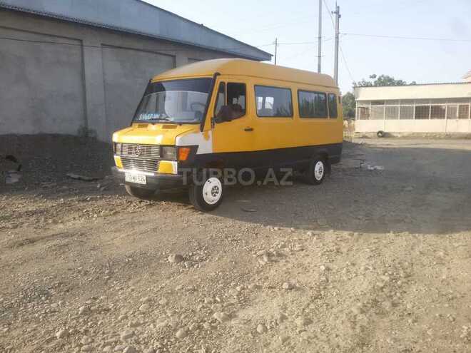 Mercedes 208 D 2002, 3,345,896 km - 1.9 l - Tovuz