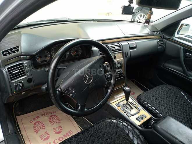 Mercedes E 200 1999, 215,000 km - 2.0 l - Bakı