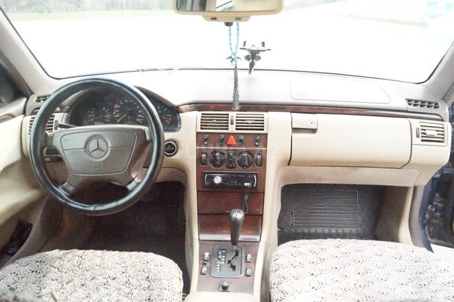 Mercedes E 220 1996, 370,000 km - 2.2 л - Bakı