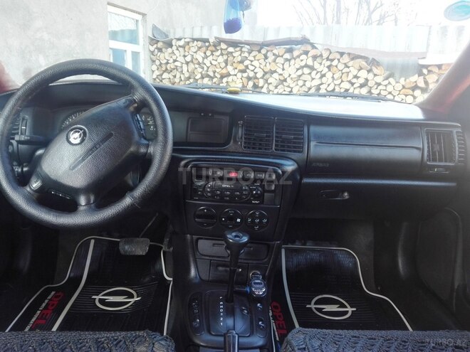 Opel Vectra 1999, 310,000 km - 1.8 л - Quba