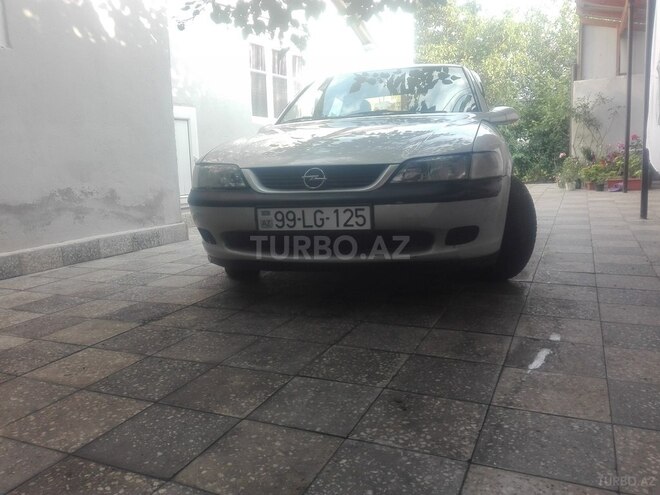 Opel Vectra 1999, 310,000 km - 1.8 л - Quba