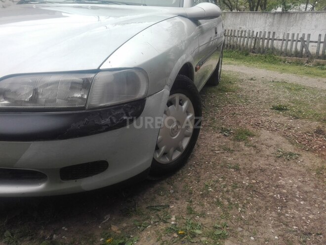 Opel Vectra 1999, 310,000 km - 1.8 л - Quba
