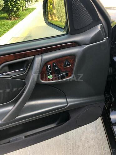 Mercedes E 320 2001, 290,000 km - 3.2 l - Bakı