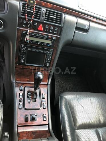 Mercedes E 320 2001, 290,000 km - 3.2 l - Bakı