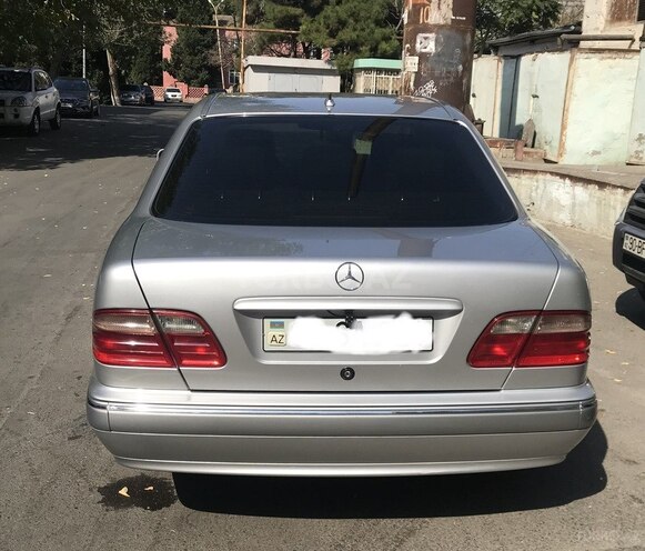 Mercedes E 280 2000, 199,000 km - 2.8 л - Bakı