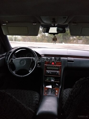 Mercedes E 200 1996, 308,888 km - 2.0 l - Yevlax