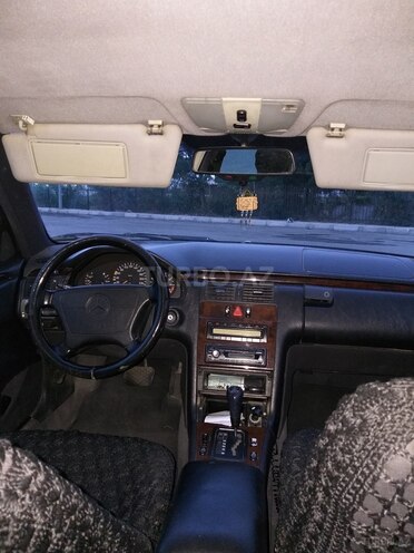 Mercedes E 200 1996, 308,888 km - 2.0 l - Yevlax