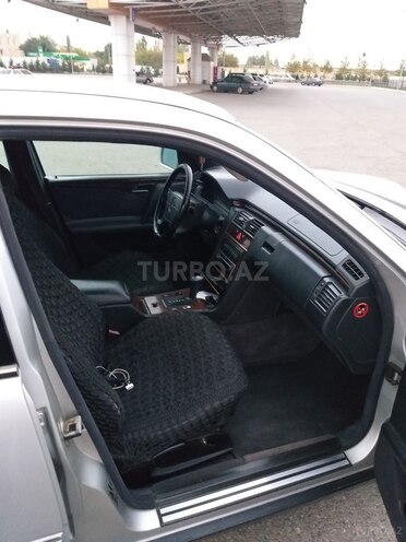 Mercedes E 200 1996, 308,888 km - 2.0 l - Yevlax