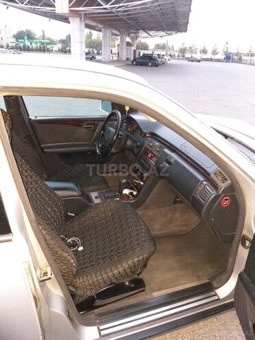 Mercedes E 200 1996, 308,888 km - 2.0 l - Yevlax