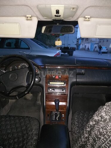 Mercedes E 200 1996, 308,888 km - 2.0 l - Yevlax